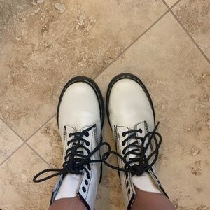 1460 WOMEN'S SMOOTH LEATHER LACE UP BOOTS